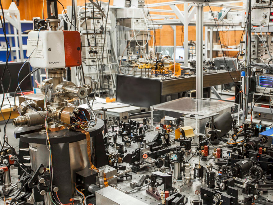 SAES Getters | atomic-clock_Edit_quadrata